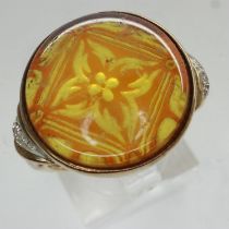 9ct gold ring set with carved amber and diamond shoulders, size Q, 4.2g. UK P&P Group 1 (£16+VAT for