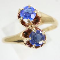 10ct gold ring set with two blue topaz, size T, 2.8g. UK P&P Group 0 (£6+VAT for the first lot
