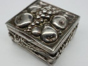 925 silver pill box with fruit design in relief, 30 x 30 mm. UK P&P Group 1 (£16+VAT for the first
