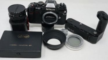 Nikon F301 camera body with Nikon motor drive MD12 & Nikon accessories. UK P&P Group 1 (£16+VAT