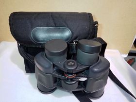 Pair of Praktica Sport binoculars 10x40, cased. UK P&P Group 1 (£16+VAT for the first lot and £2+VAT
