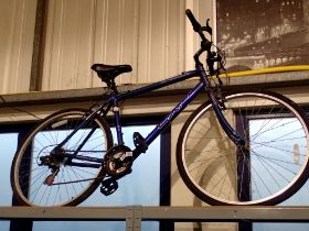 Gents Apollo CX10 bike with 18 gears. Not available for in-house P&P