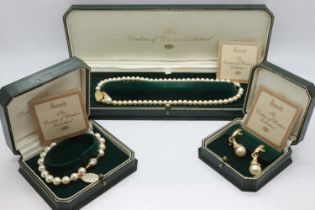 Harrods Duchess of Windsor Collection pearl jewellery, to include earrings, a bracelet and a