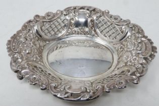 Hallmarked silver pierced dish, London assay, L: 16 cm, 85g. UK P&P Group 1 (£16+VAT for the first