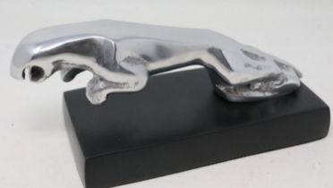 Polished aluminium Jaguar car mascot on base, L: 15 cm. UK P&P Group 1 (£16+VAT for the first lot