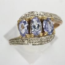 9ct gold ring set with tanzanite and diamonds, size P/Q, 2.5g. UK P&P Group 0 (£6+VAT for the