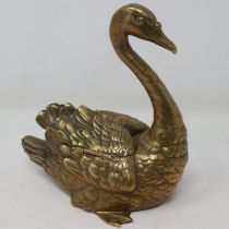 German brass inkwell in the form of a swan, H: 15 cm. UK P&P Group 1 (£16+VAT for the first lot