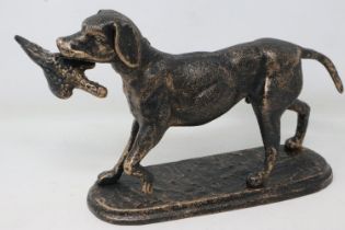 Bronzed cast iron retriever with pheasant on base, H: 14 cm. UK P&P Group 2 (£20+VAT for the first