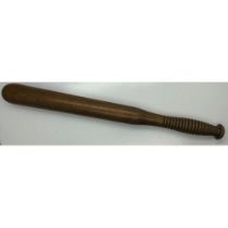 Victorian turned wooden truncheon, L: 40 cm. UK P&P Group 2 (£20+VAT for the first lot and £4+VAT