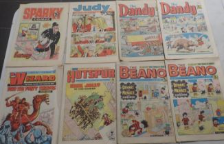 Thirty two mixed comics including Beano and The Dandy, 1969-1975. UK P&P Group 3 (£30+VAT for the