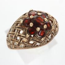 9ct gold cluster ring set with garnets, size K/L, 3.3g. UK P&P Group 0 (£6+VAT for the first lot and