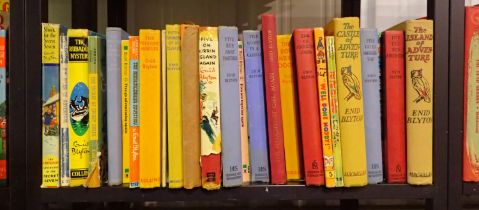 Twenty five mixed Enid Blyton books. Not available for in-house P&P