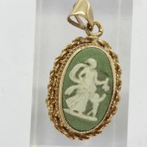 9ct gold mounted Wedgwood sage green Jasperware pendant, H: 25 mm, 2.5g. UK P&P Group 0 (£6+VAT