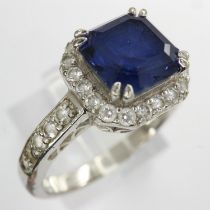 925 silver cluster ring set with sapphire and tourmaline, size Q. UK P&P Group 0 (£6+VAT for the