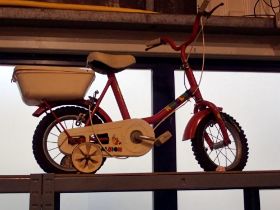 Vintage Sunbeam child's tricycle. Not available for in-house P&P