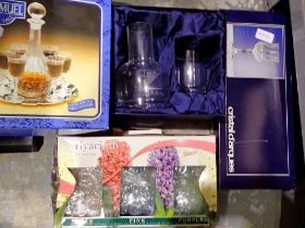 Mixed boxed glass items, including a sherry set. Not available for in-house P&P