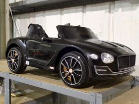 Child's ride-on Bentley Continental, working at lotting up. Not available for in-house P&P