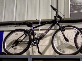 Apollo Slant mens hardtail bike with 18 speed and 18 inch frame. Not available for in-house P&P