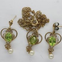 9ct gold peridot and pearl pendant necklace with matching earrings, 3.3g. UK P&P Group 0 (£6+VAT for