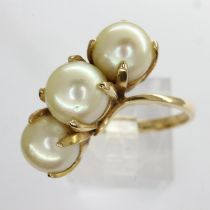 18ct gold trilogy ring set with pearls, size Q, 4.5g. UK P&P Group 0 (£6+VAT for the first lot