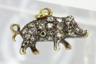 15ct gold pig form pendant, set with rose cut diamonds and round cut ruby, L: 19 mm, 2.1g. UK P&P