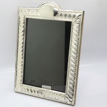 Hallmarked silver photograph frame, London assay, overall 14 x 19 cm. UK P&P Group 1 (£16+VAT for