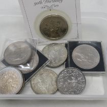 Collection of mixed crowns, including commemoratives. UK P&P Group 1 (£16+VAT for the first lot