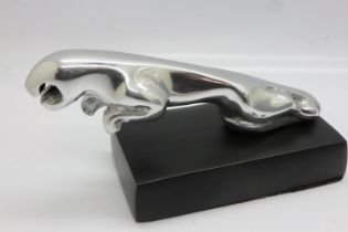 Polished aluminium Jaguar car mascot on base, L: 12 cm. UK P&P Group 1 (£16+VAT for the first lot