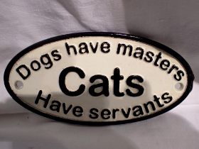 Cast iron Dogs Have Masters Cats Have Servants sign, W: 15 cm. UK P&P Group 1 (£16+VAT for the first