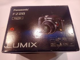 Panasonic Lumix FZ28 digital camera, boxed. UK P&P Group 1 (£16+VAT for the first lot and £2+VAT for