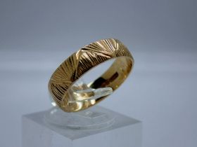 9ct gold band ring, size M, 2.3g. UK P&P Group 0 (£6+VAT for the first lot and £1+VAT for subsequent