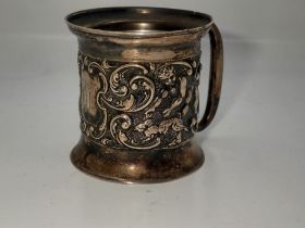 Victorian hallmarked silver christening tankard, relief decorated with figures and swags, H: 56