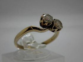 9ct gold ring set with cubic zirconia, size J/K, 1.6g. UK P&P Group 0 (£6+VAT for the first lot