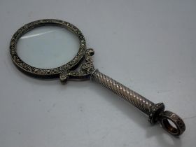 925 silver and marcasite pendant magnifying glass, H: 90 mm. UK P&P Group 1 (£16+VAT for the first