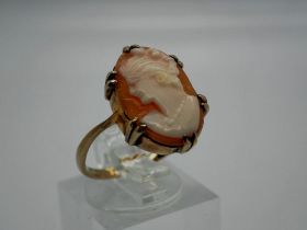 9ct gold shell cameo ring, size Q/R, 2.3g. UK P&P Group 0 (£6+VAT for the first lot and £1+VAT for