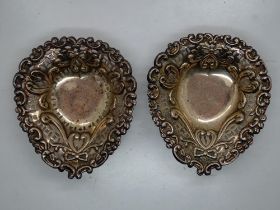 Pair of hallmarked silver pierced and relief decorated bowls, 95 x 80 mm, Birmingham assay, combined