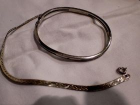 Silver bangle and a silver bracelet (2). UK P&P Group 1 (£16+VAT for the first lot and £2+VAT for