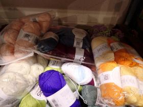 Approximately 100 small balls of wool. Not available for in-house P&P