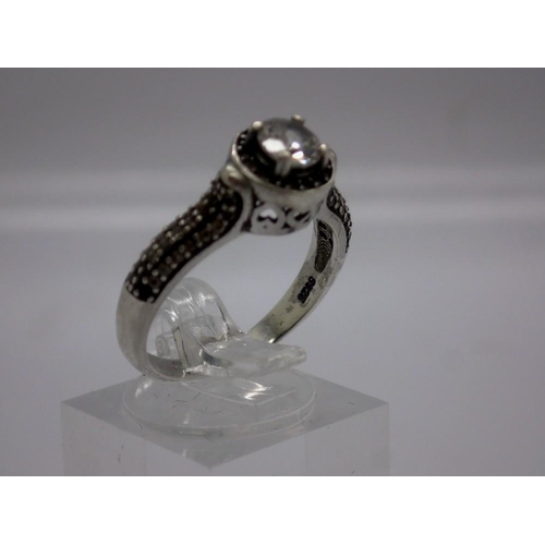 925 silver stone set dress ring, size N/O. UK P&P Group 0 (£6+VAT for the first lot and £1+VAT for