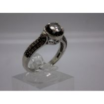 925 silver stone set dress ring, size N/O. UK P&P Group 0 (£6+VAT for the first lot and £1+VAT for