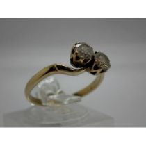 9ct gold ring set with cubic zirconia, size J/K, 1.6g. UK P&P Group 0 (£6+VAT for the first lot