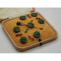 Set of green enamelled white metal studs, in fitted box. UK P&P Group 0 (£6+VAT for the first lot