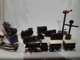Bing clockwork 0.4.0 and tender, Great Western Green 3703 and two Chocolate Cream coaches, O gauge