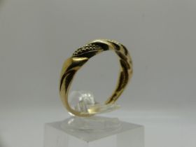 9ct gold crossover ring set with diamonds, size R, 2.1g. UK P&P Group 0 (£6+VAT for the first lot