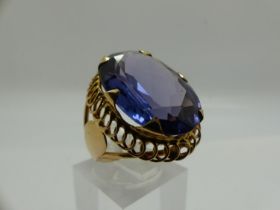 Impressive 14ct gold solitaire ring, set with a large oval-cut sapphire, size M/N, 6.7g, stone 20