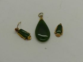 Yellow metal mounted jade set pendant and pair of earrings, one earring lacking pin. UK P&P Group