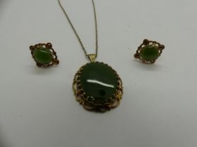 Yellow metal mounted jade set pendant necklace and pair of earrings, chain L: 44 cm. UK P&P Group