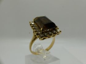 14ct gold ring set with large panel of smokey quartz surrounded by topaz, size O, 4.5g. UK P&P Group