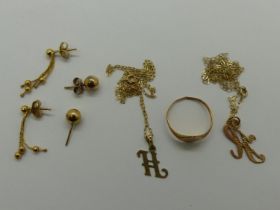 Mixed 9ct gold jewellery, including two pendant necklaces, ring, pair of earrings and two studs,