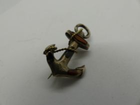 Scottish silver and agate set anchor form brooch, H: 35 mm. UK P&P Group 0 (£6+VAT for the first lot